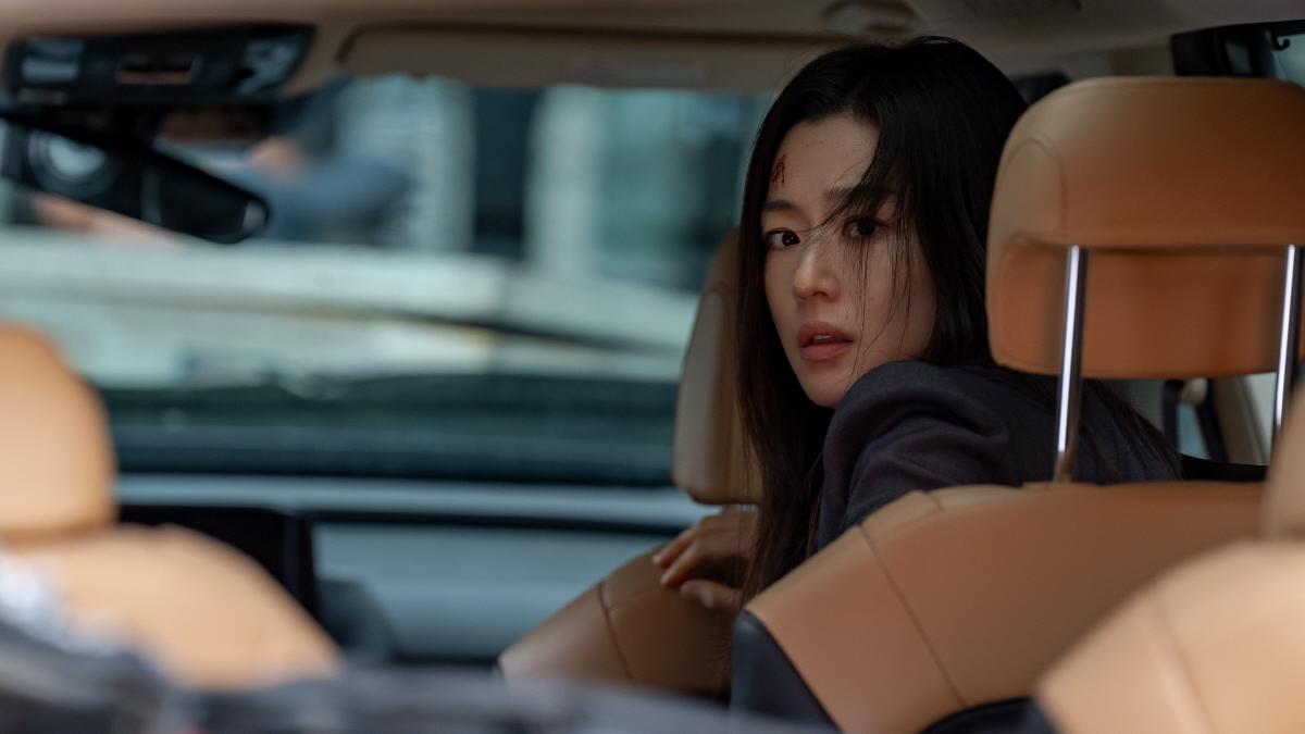 《暴风圈》正在热映精彩不断,在怀疑和信任之间绽放的化学反应