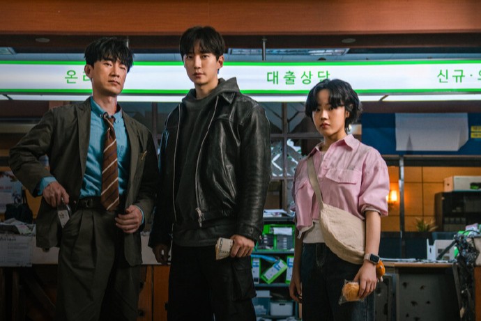 《金钱侠》平凡上班族获得“烧钱”超能力：压榨自己的钱包，去拯救世界吧