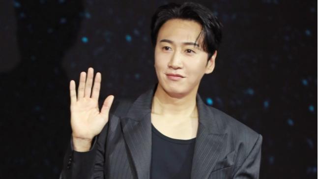 演员李光洙将出演《黄金乐园》,变身反社会人格黑帮成员