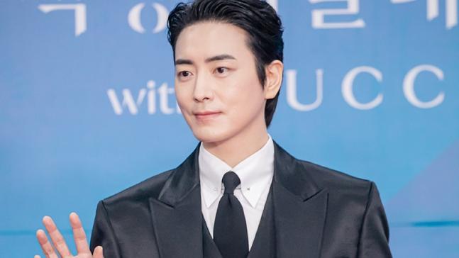 李浚赫出演《觉醒》,化身驱魔老师